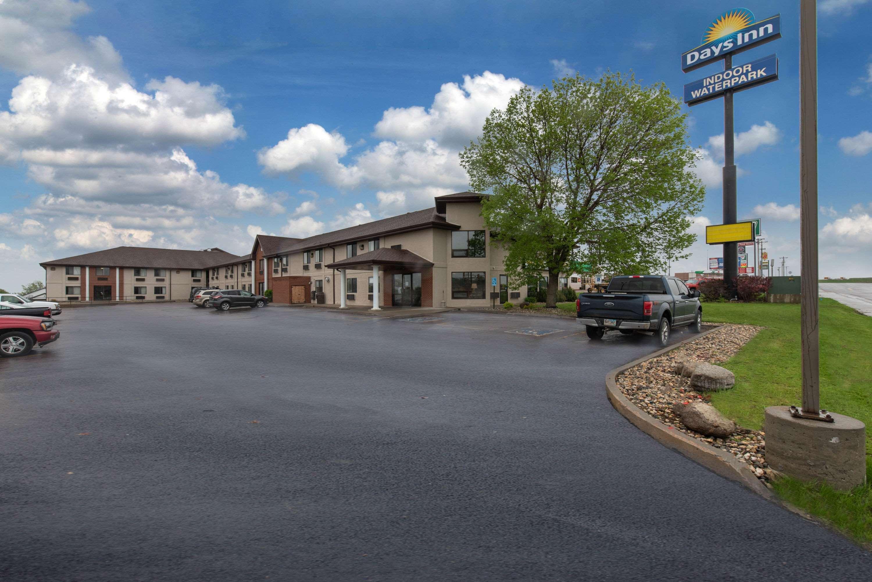 Days Inn By Wyndham Mitchell Sd Exteriér fotografie