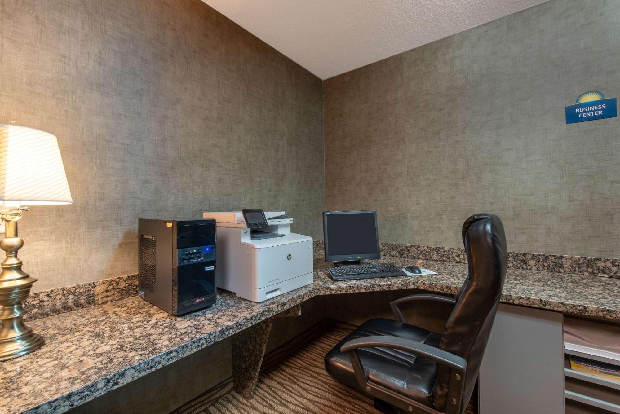 Days Inn By Wyndham Mitchell Sd Exteriér fotografie