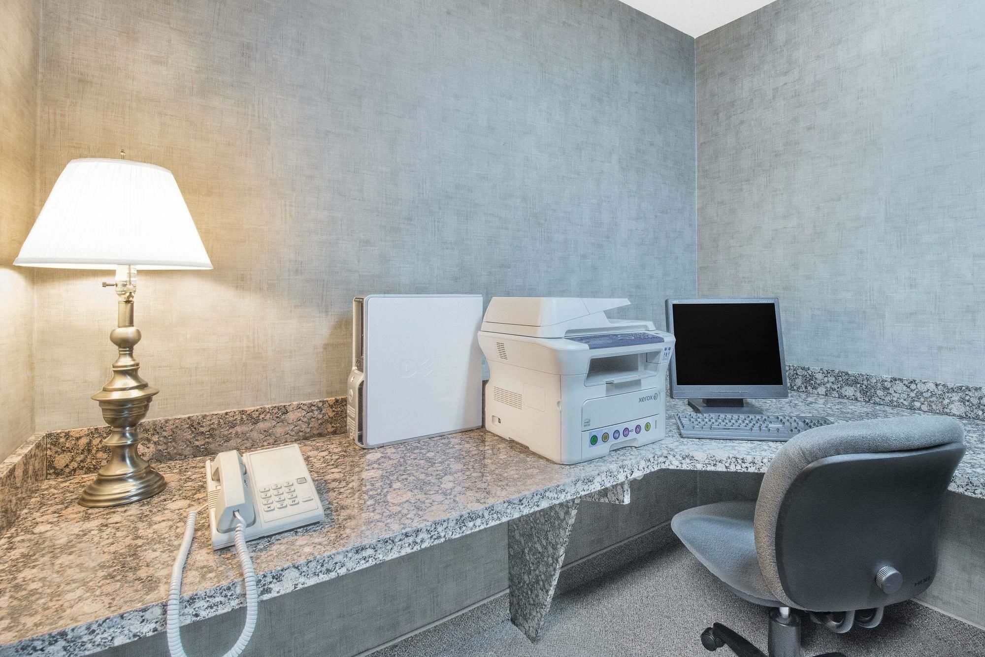 Days Inn By Wyndham Mitchell Sd Exteriér fotografie