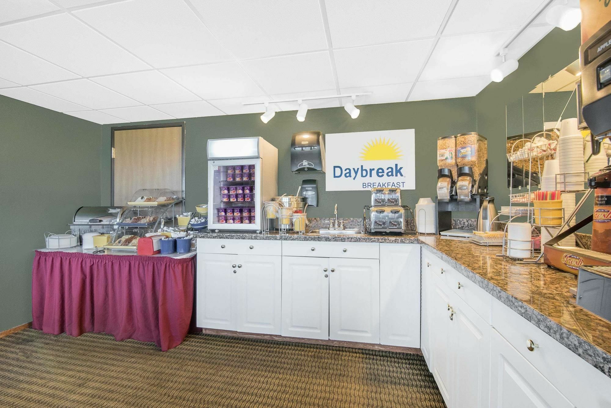 Days Inn By Wyndham Mitchell Sd Exteriér fotografie